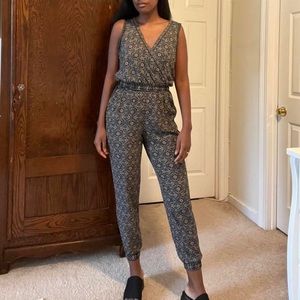 Abstract patterned jogger styled jumpsuit with pockets, Max Studio, size XS